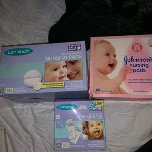 Breast pads and freezer storage container